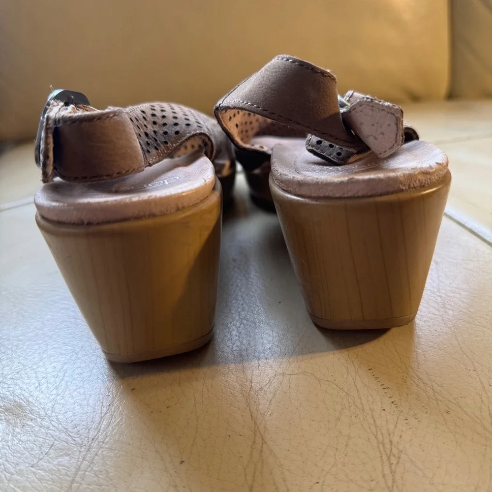 Dansko Tasha Taupe Perforated Leather Slingback Wedge Sandals Clogs‎ Womens 38